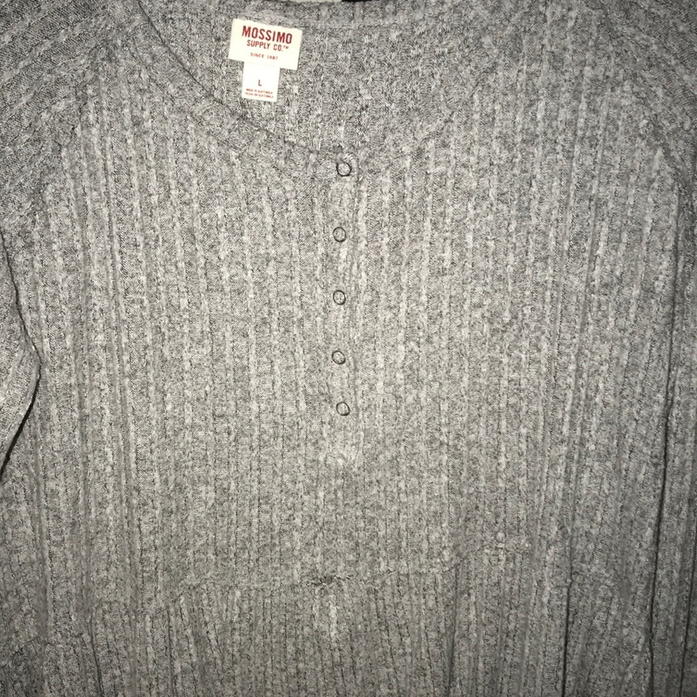 Tops - Picture 2 of 4